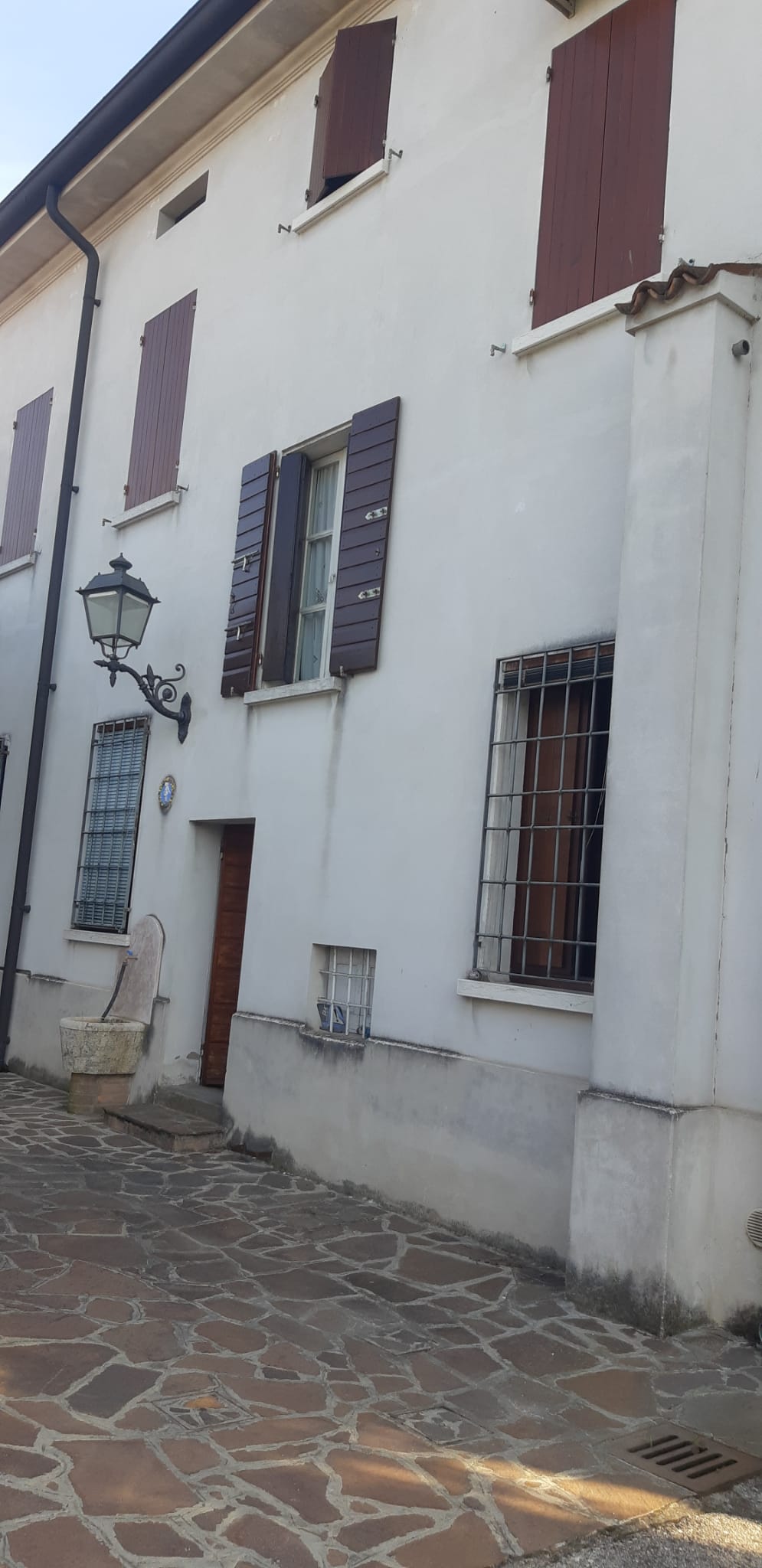 Casa indipendente con magazzino a Gonzaga