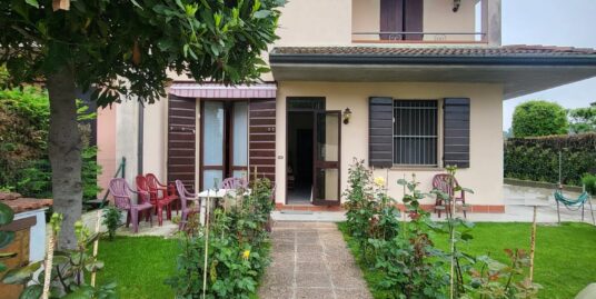 Villa ad angolo in frazione di Suzzara