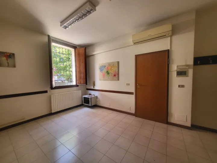 Ufficio al piano terra a Suzzara — Suzzara (MN)
