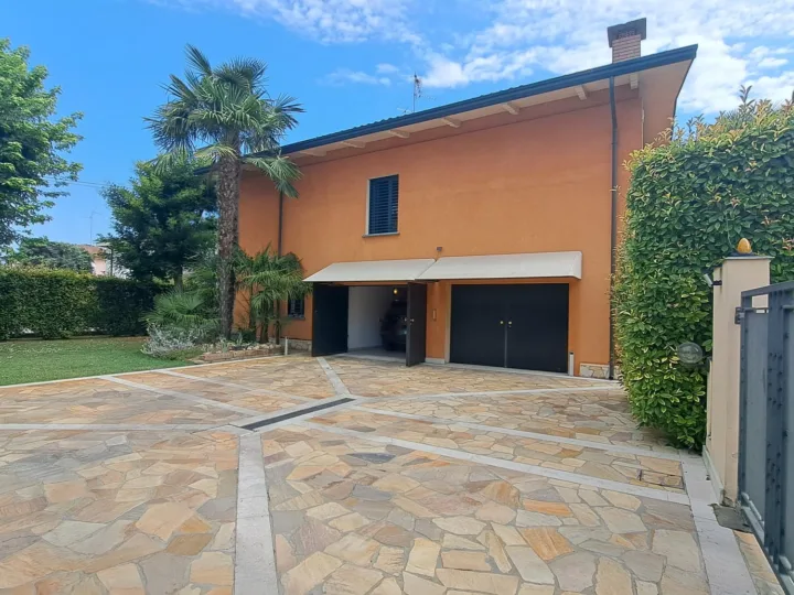 Villa singola su lotto di 1000 mq a Suzzara — Suzzara (MN)