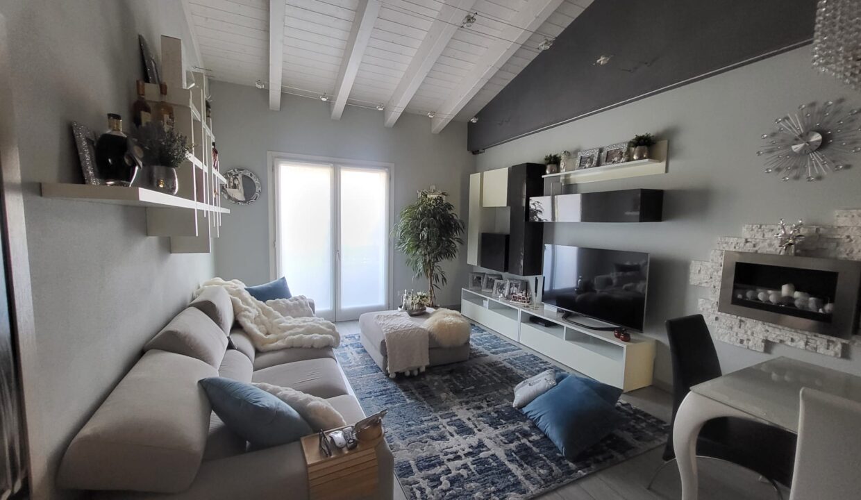 WhatsApp Image 2025-11-12 at 17.20.20 (1)