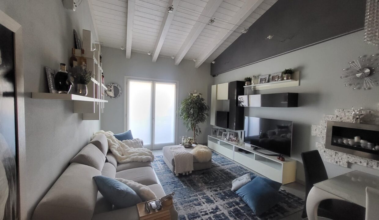 WhatsApp Image 2025-11-12 at 17.20.20 (2)